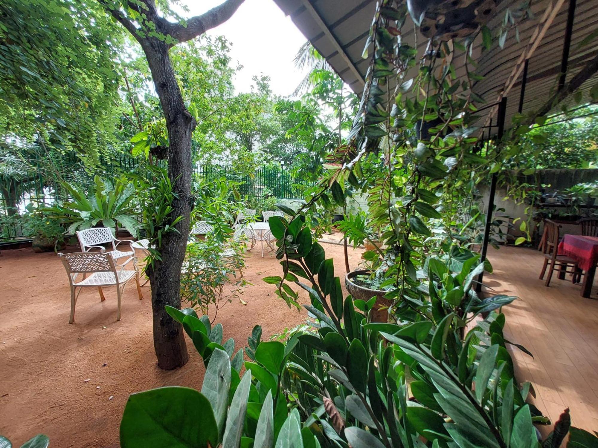 Lake Wave Hotel Anuradhapura Exterior foto