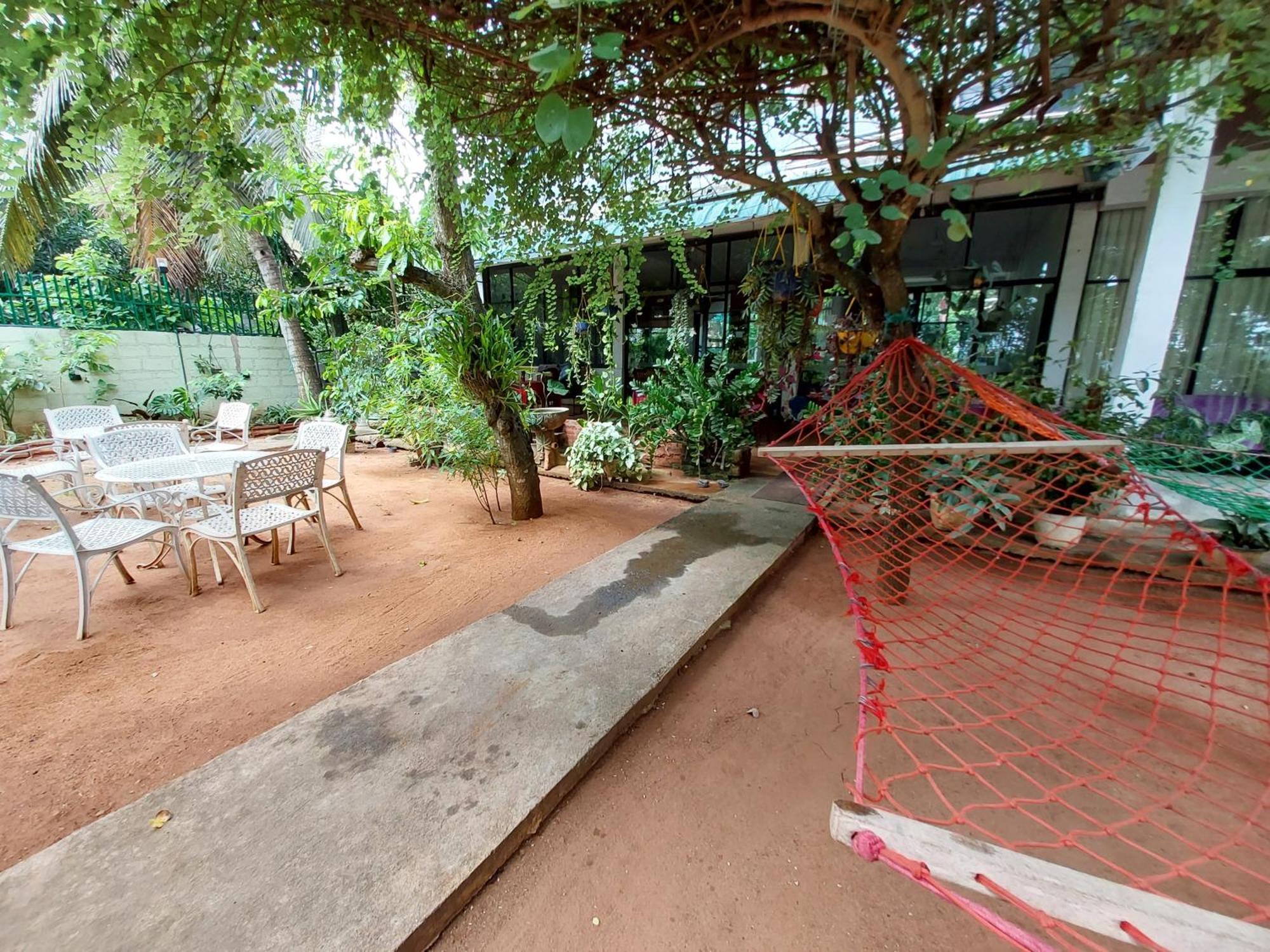 Lake Wave Hotel Anuradhapura Exterior foto