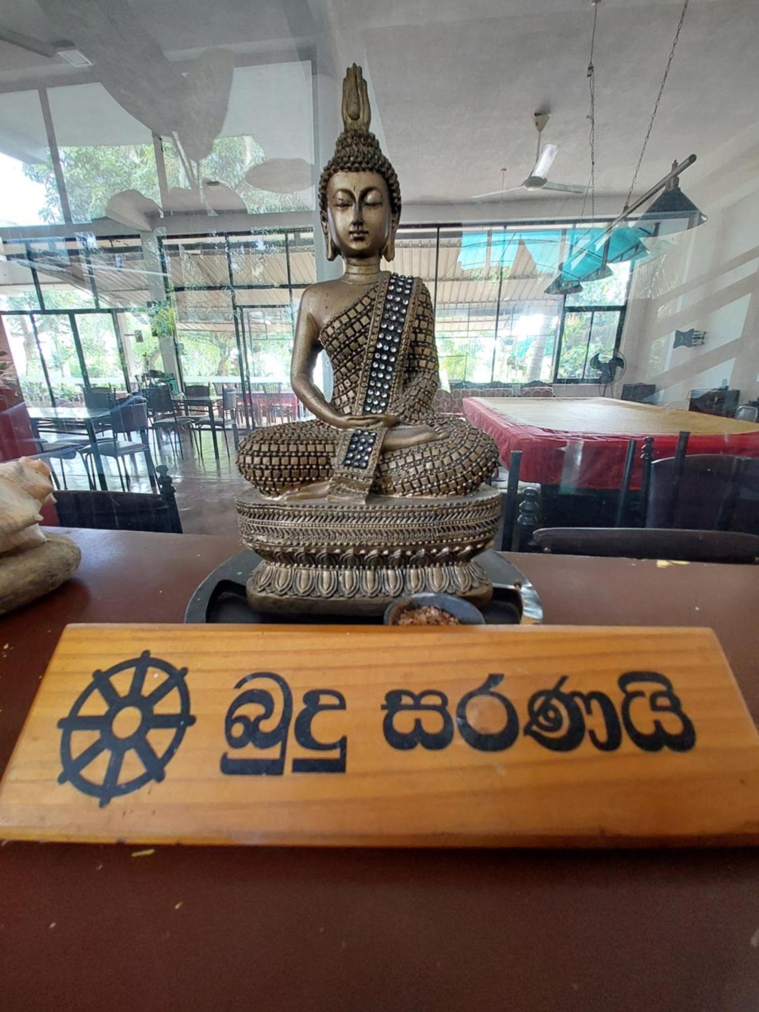 Lake Wave Hotel Anuradhapura Exterior foto