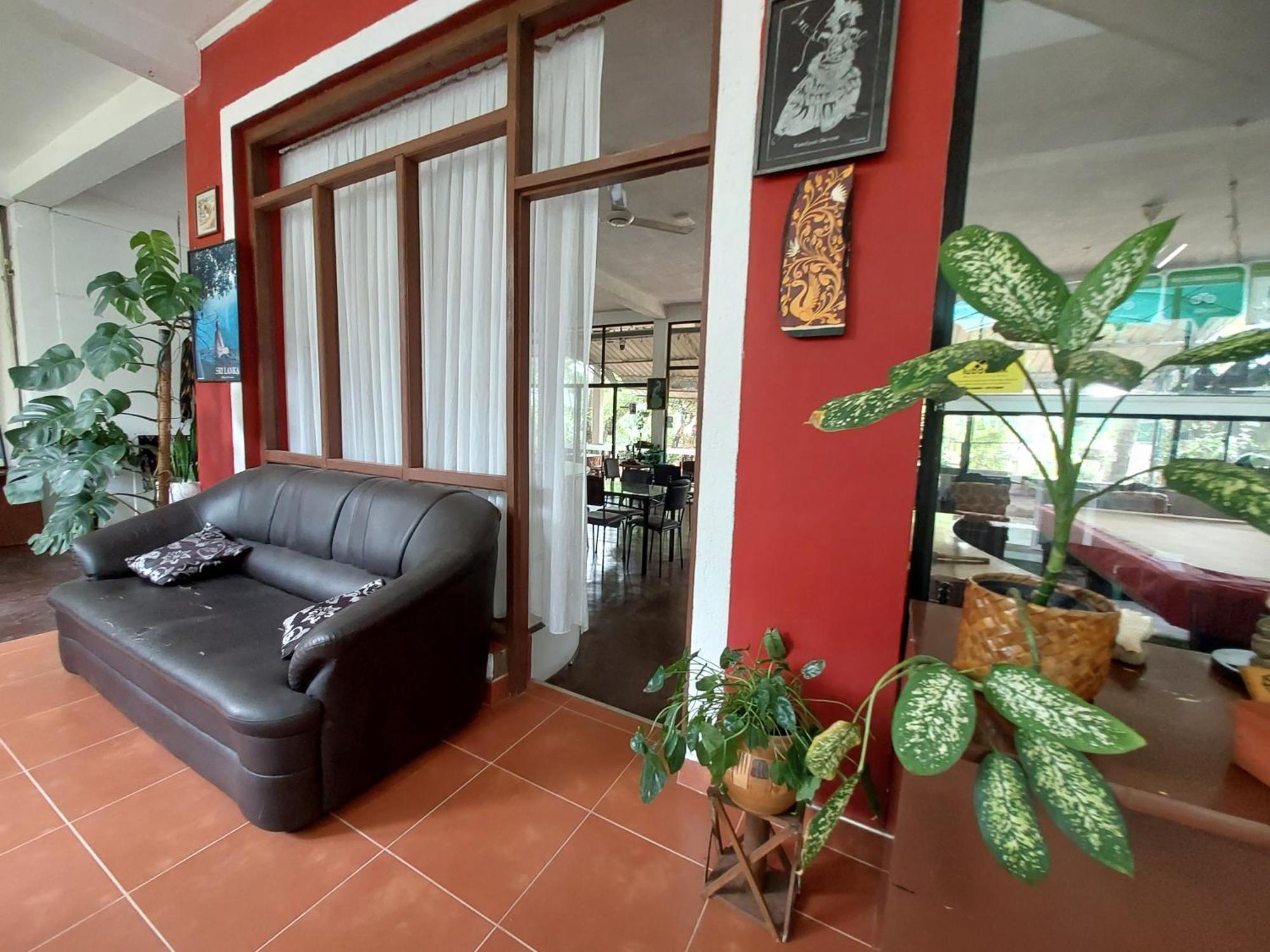 Lake Wave Hotel Anuradhapura Exterior foto