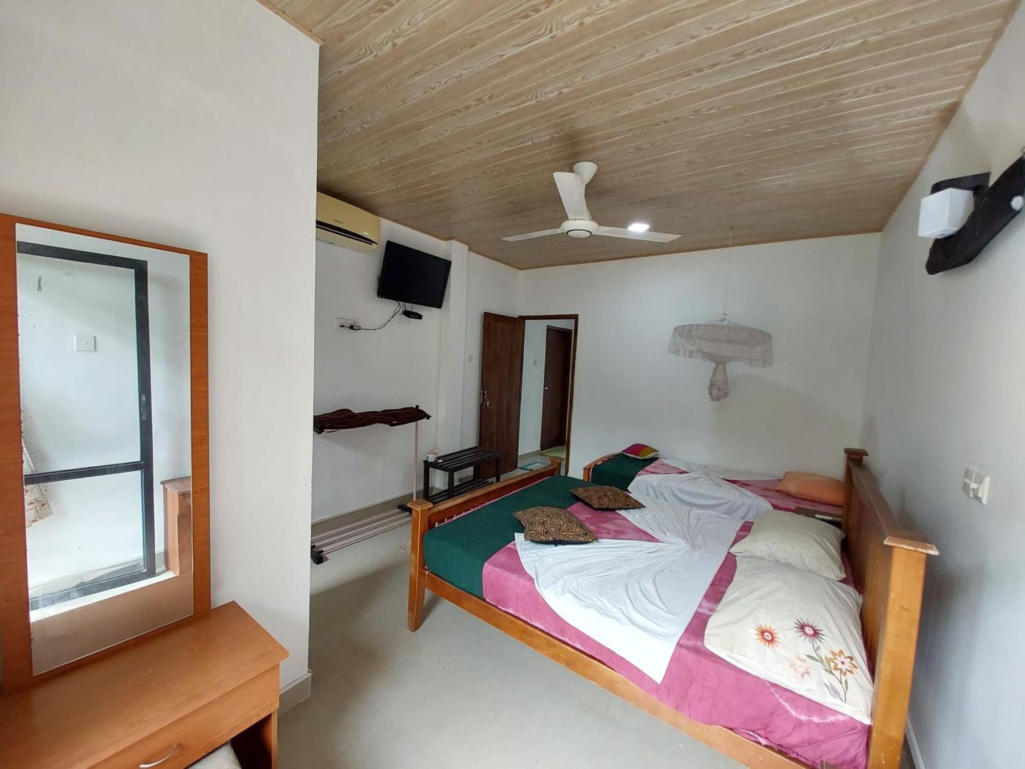 Lake Wave Hotel Anuradhapura Exterior foto