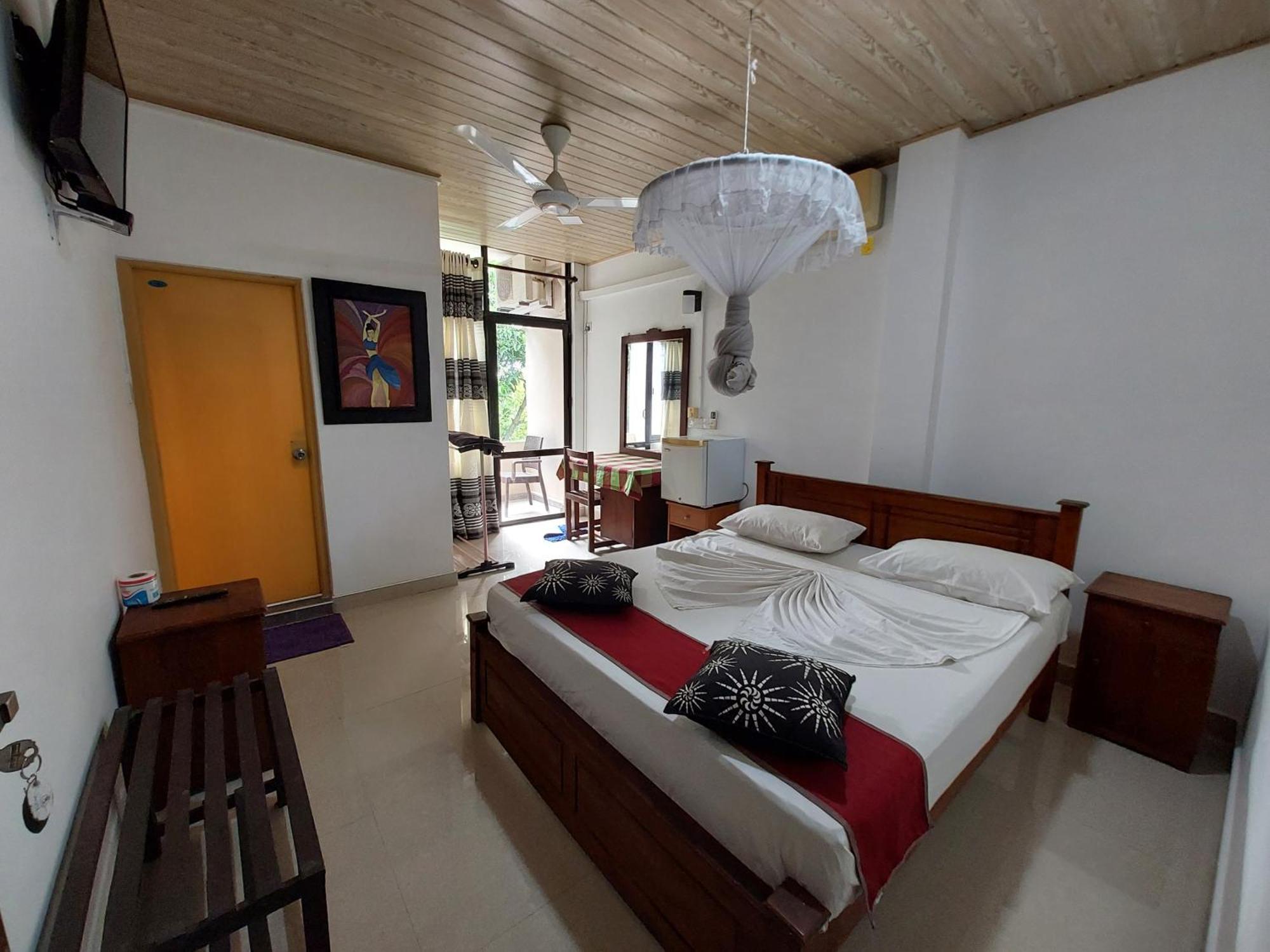 Lake Wave Hotel Anuradhapura Exterior foto